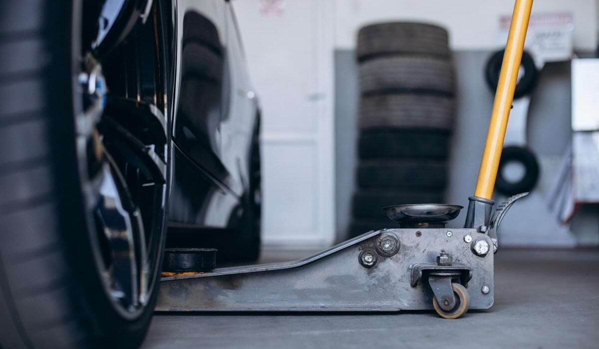 wyposażenie warsztatu wulkanizacyjnego.