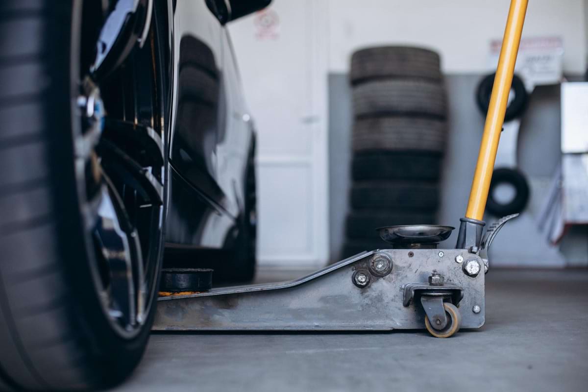 wyposażenie warsztatu wulkanizacyjnego.